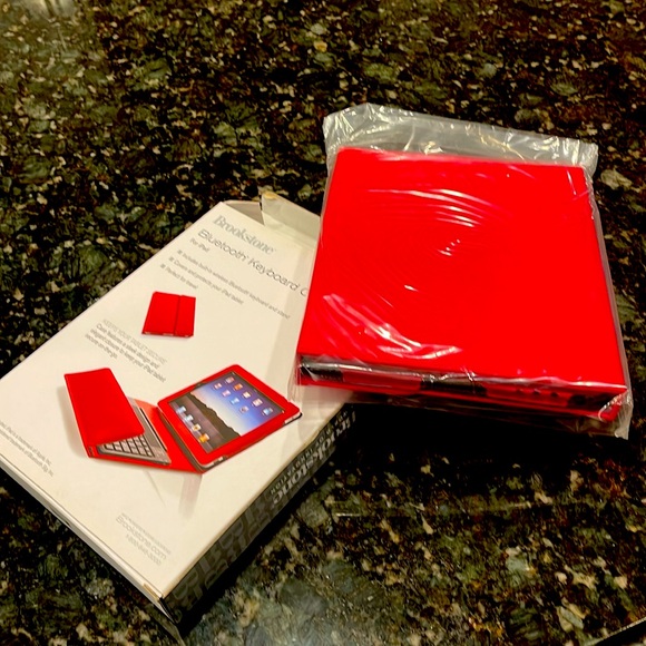 Brookstone Bluetooth Keyboard Case for iPad and Mini Apple Adapter - never used - Picture 3 of 11